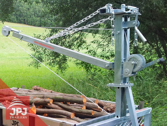 drehbarer Ladekran mit Seilwinde